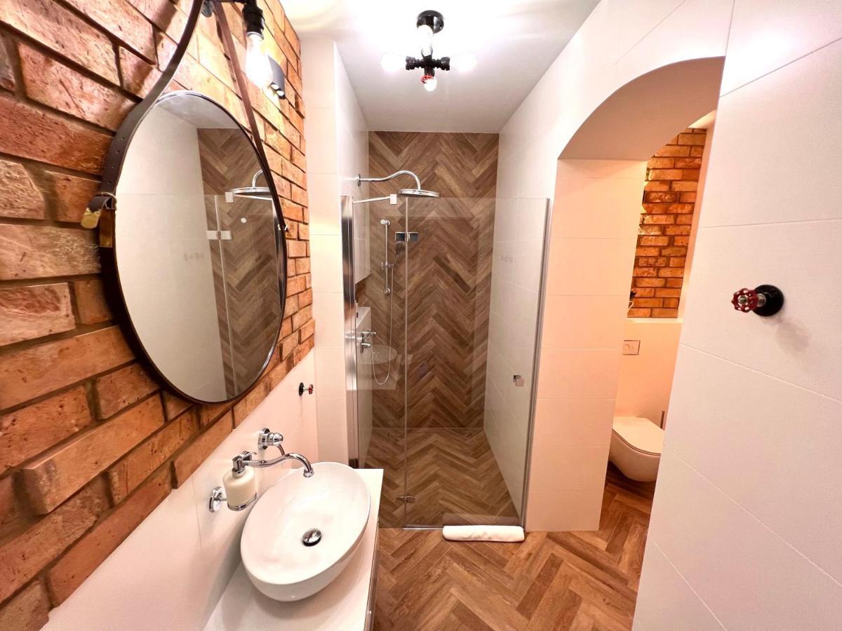 Brick Castle - Apartament Ulrich Breslavia Esterno foto
